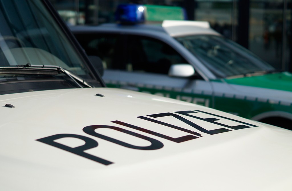 Drei verletzte Polizeibeamte bei nächtlichem Einsatz