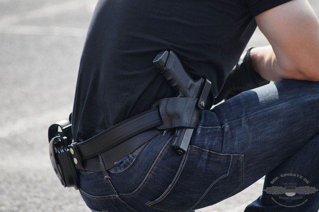 Personenkontrolle: Polizisten mit Pistole beschossen