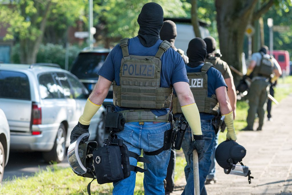 Bedrohungslage: Rentner schießt im Haus um sich