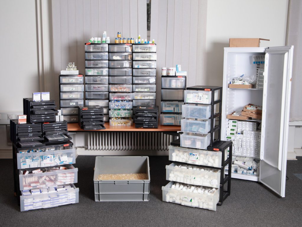 Zoll hebt Untergrundlabor aus: 2 Tonnen Doping- und Arzneimittel sichergestellt