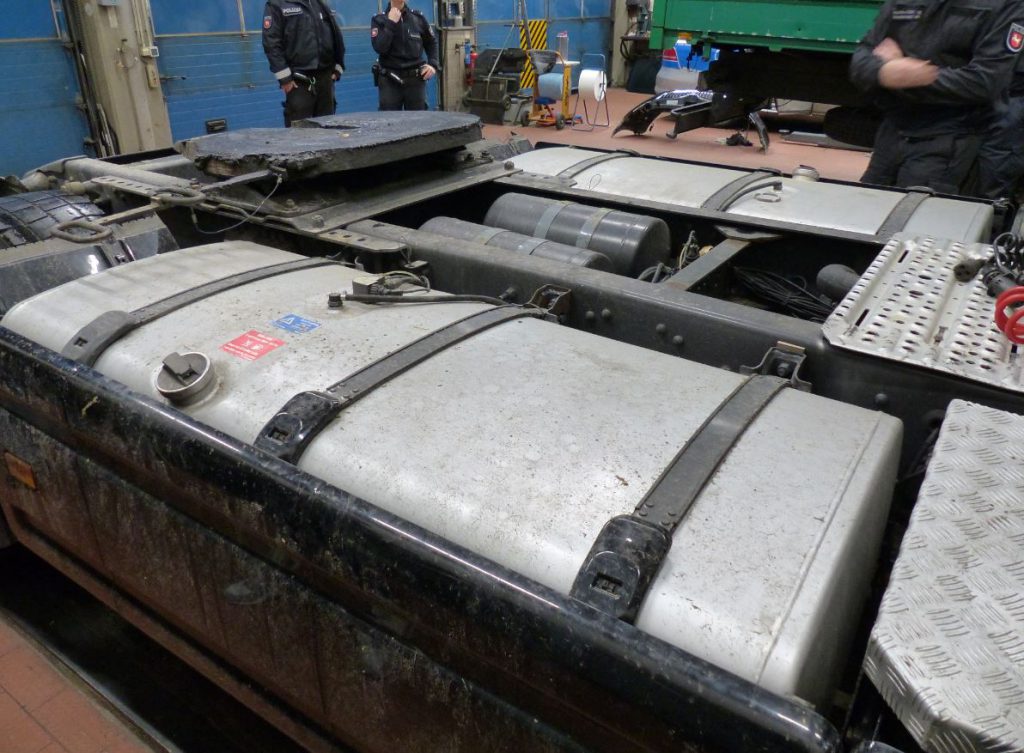 Dealerring zerschlagen: 180 Kilogramm Marihuana und Maschinenpistole beschlagnahmt