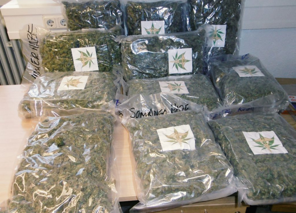 Razzia gegen Drogendealer: MEK nimmt Verdächtigen bei Beschaffungsfahrt fest