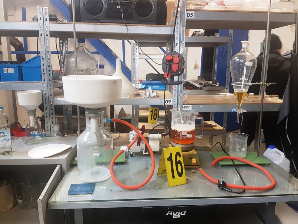 Zoll und Polizei heben professionelles Crystal-Labor aus