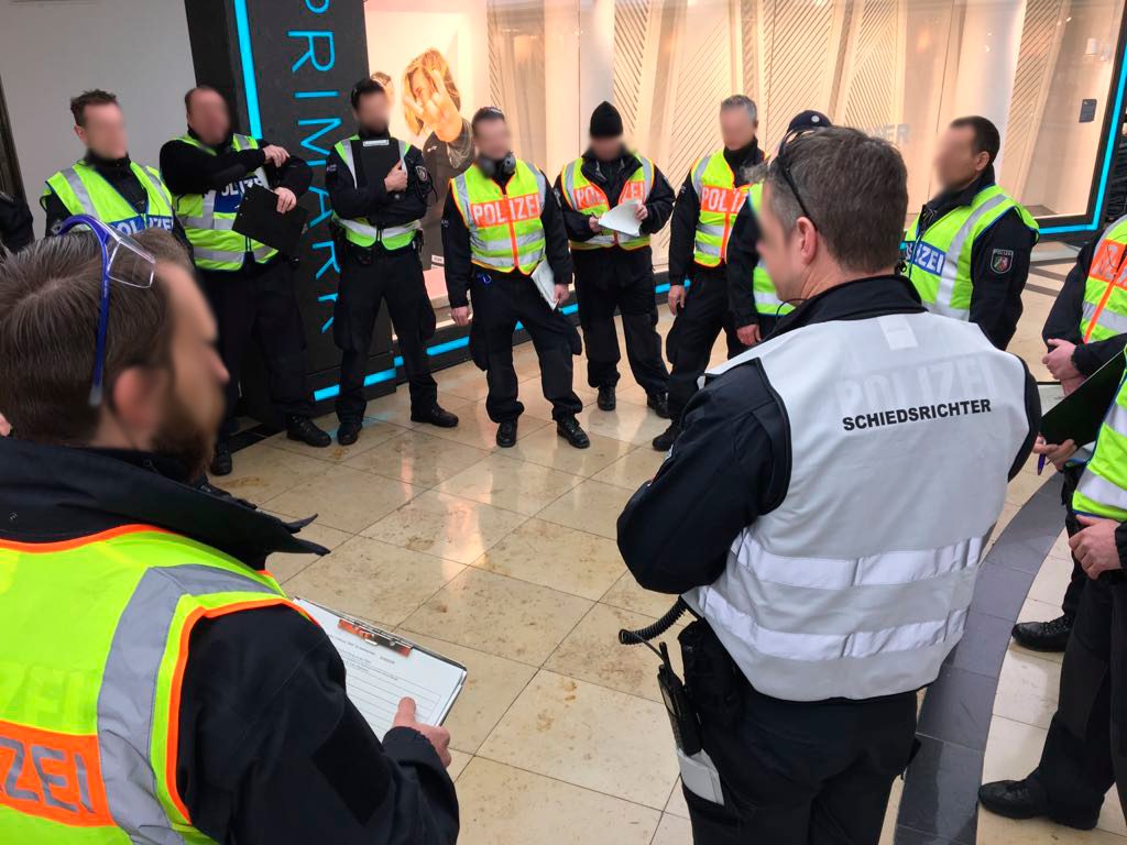 Polizei Köln: Interventionsübung gegen bewaffnete Täter